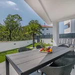 Ak Lux Apartment
