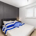 Stunning Apartment In Palit With Kitchen