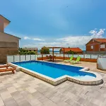 Wohnung In Novi Vinodolski Mit Eigenem Balkon
