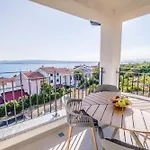 House Vista