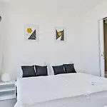 Rova Luxury Bay View Apartment With Pool