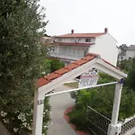 Spacious Apartment In Palit With Private Garden