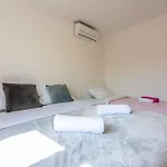 Apartment In Selce 42955