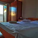 Ferienwohnung Mit Terrasse Fuer 9 Personen