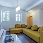 Geraeumige, Topmoderne Ferienvilla Mit Eigenem Pool