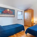 Apartment Bruno, Melin