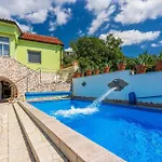 Greenhouse Adria Mit Grosser Terrasse Und Pool