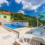 Greenhouse Adria Mit Grosser Terrasse Und Pool