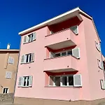Laguna Apartments