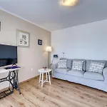 Pool House Edita - Happy Rentals