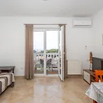 Gorgeous Apartment In Rab With Kitchen