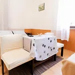 Room Nono Zlajo