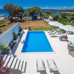 Ferienhaus Mit Privatpool Fuer 12 Personen Ca 254 Qm In Punat, Kvarner Bucht Krk