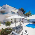 Ferienhaus Mit Privatpool Fuer 12 Personen Ca 254 Qm In Punat, Kvarner Bucht Krk