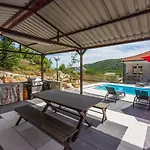 Schoene Ferienwohnung Mit Pool Und Spielplatz Fuer Kinder