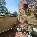 Cozy Apartment With Balcony 10 Min From The Beach