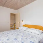 Stunning Home In Unije With Wifi