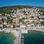Stunning Home In Unije With Wifi