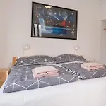 Apartments Lovorik