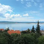 Cozy Apartment In Dramalj With Wifi