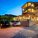Apartment In Lopar With Balcony, Air Condition, Wifi
