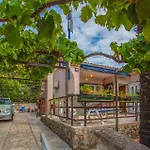 Gorgeous Apartment In Cres With Kitchen