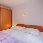 Gorgeous Apartment In Cres With Kitchen