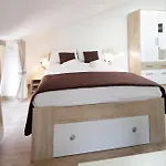 Centrally Located Studio Apartment Seagull