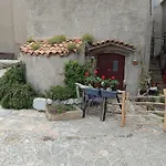 Hobbit House Lubenice