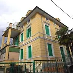 Ferienwohnung In Einer Villa Mit Terrasse Und Meerblick