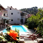 Villas Rab Palit