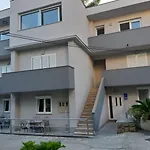 Apartment Pahljina