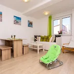 Apartments Vugrinec With Terrace
