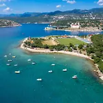Holiday Homes Ostro