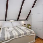 2 Bedroom Beautiful Home In Gornji Lopci