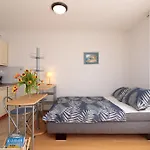 Studio Donatello Great Location!