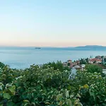 Premium Apartment With Beautiful Sea View, Short Walk To The Sea