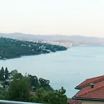 Premium Apartment With Beautiful Sea View, Short Walk To The Sea