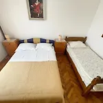 Charmante Ferienwohnung In Jadranovo Mit Grill, Garten Und Terrasse