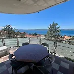 Apartment Picturesque Retreat