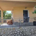 Apartments Miro Omisalj