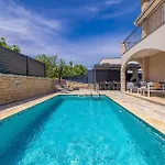 Villa Dijana West