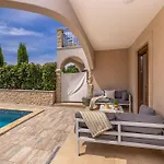 Villa Dijana East