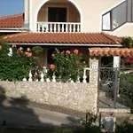 Apartment Mit Balkon- Gemeinsame Pool Und Terrasse