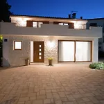 Villa Mare With Private Pool And Garden - Happy Rentals