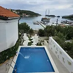 Beach Villa Ema