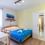 Rooms & Studio Apartments By The Way