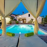 Villa Mate Comfortable Holiday Residence