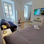 Lola'S Place
