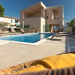 Villa Olive Ocean With Pool And Seaview
